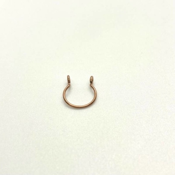 SINGLE Fake Septum Nose Ring Cuff - Rose Gold - Picture 4 of 6